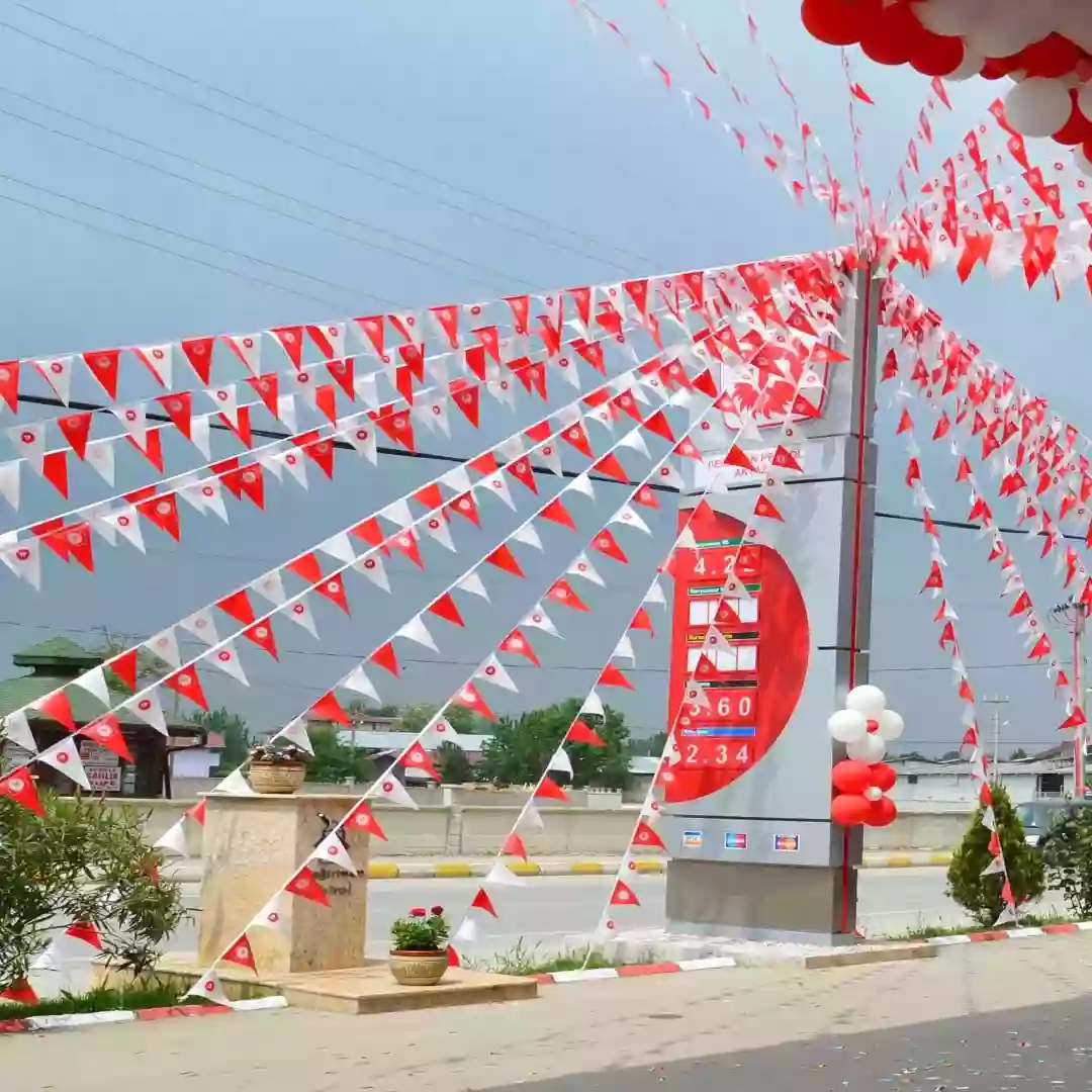 İpe Dizili Üçgen Bayraklar